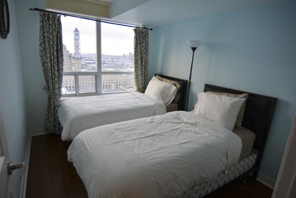Maplewood Suites - Square One Mississauga Room photo